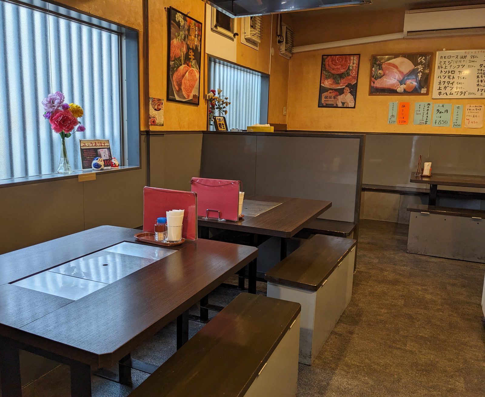 焼肉オムニィ 店内